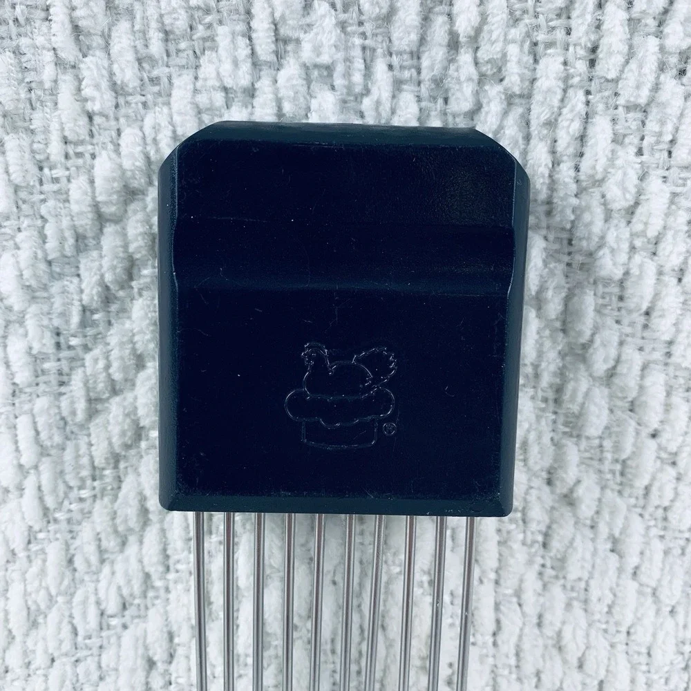 Pampered Chef Hold N Slice Holder for Slicing Onion Tomato‎ Cheese Fruit Slicer